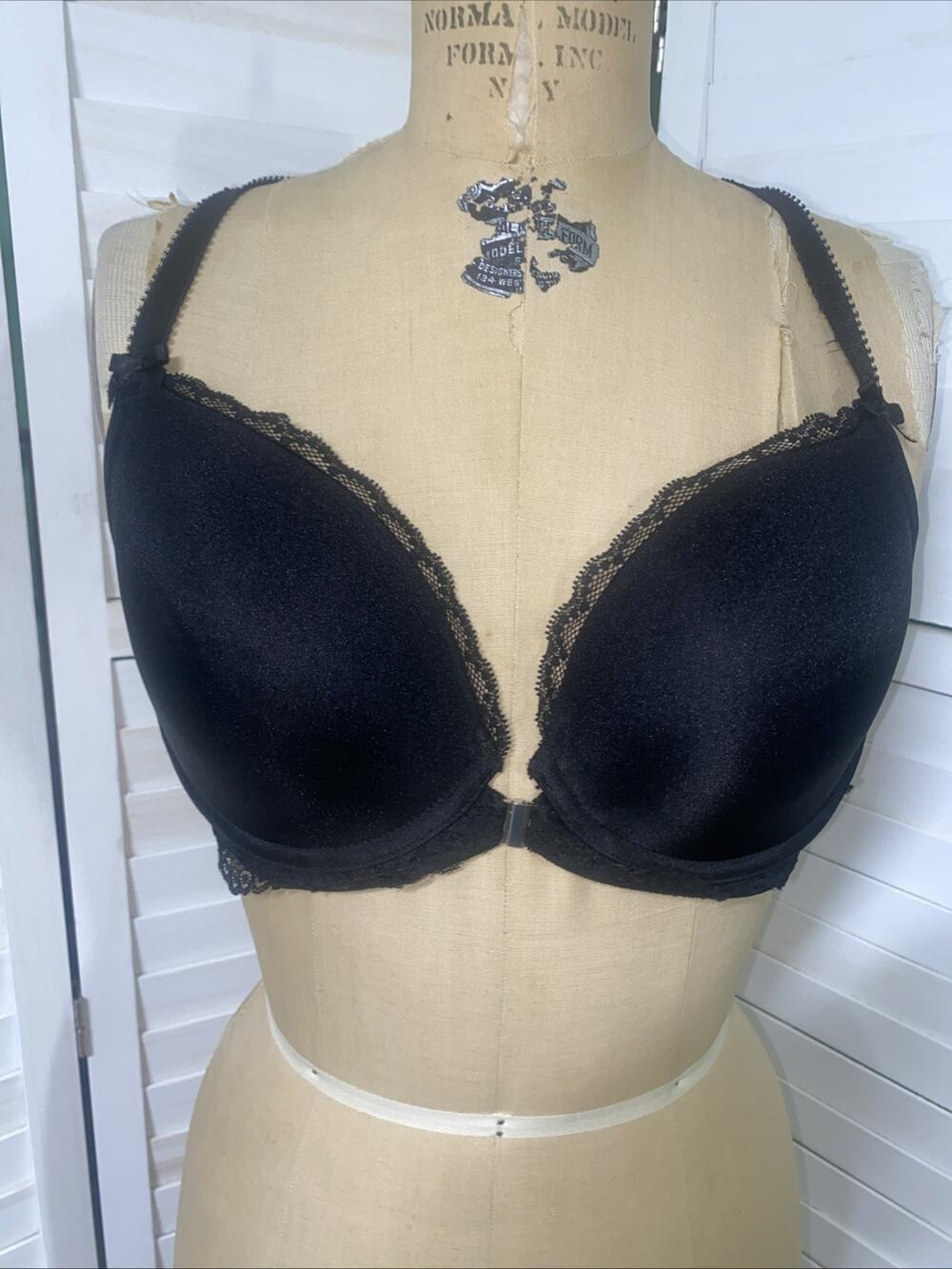 Adore Me Women's Adjustable Black Lightly Lined Racerback Bra 36DD Front Close